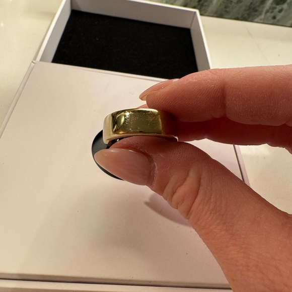 Oura Gold Horizon Gen 3 - Picture 3 of 12
